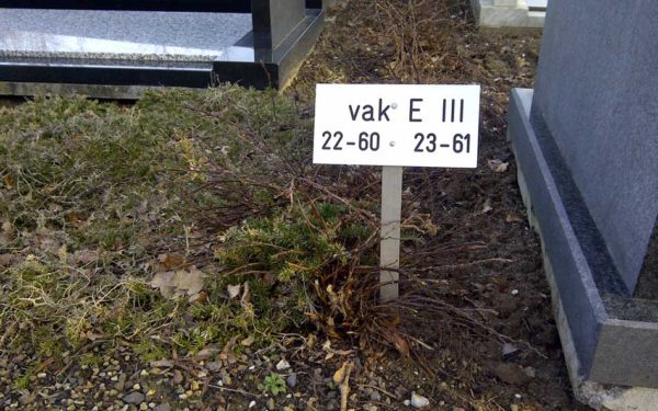 Grafnummerpaaltjes (tekst En Nummerborden) Voor Begraafplaatsen En Crematoria Paaltje